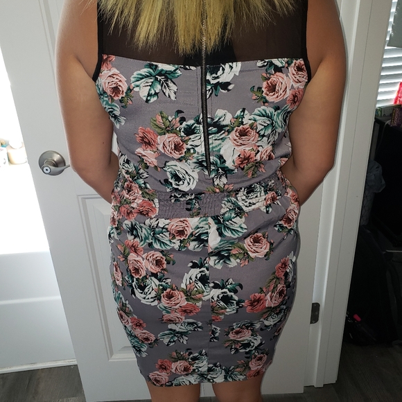Gray floral Dress Size8 with netting sleeves - Picture 2 of 13
